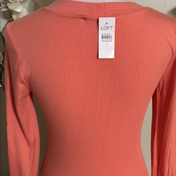 LOFT Coral Buttoned V-Neck Long Sleeve Top - Picture 4 of 4